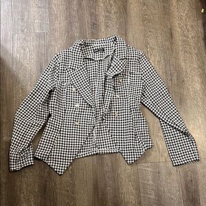 SHEIN Black and White Houndstooth Button Down Shirt